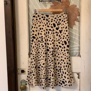 Leopard print midi skirt with side zipper size small